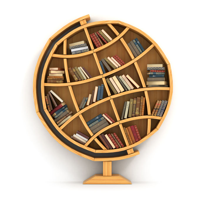 Symbolbild zu unserem Zoll Glossar (ein Bücherregal in Form eines Globus für die globalen zollrechtlichen Begriffeserklärungen)